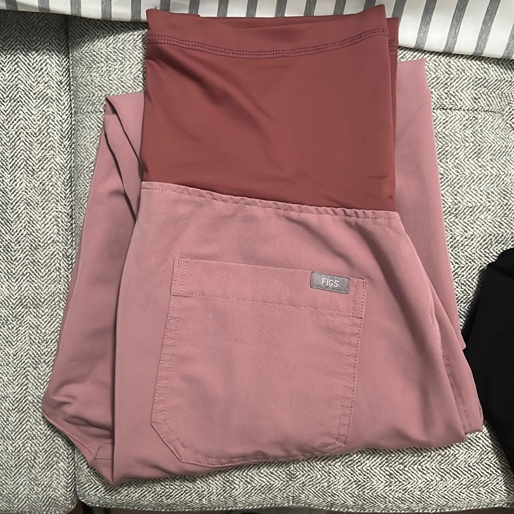 Maternity FIGS medium mauve pant